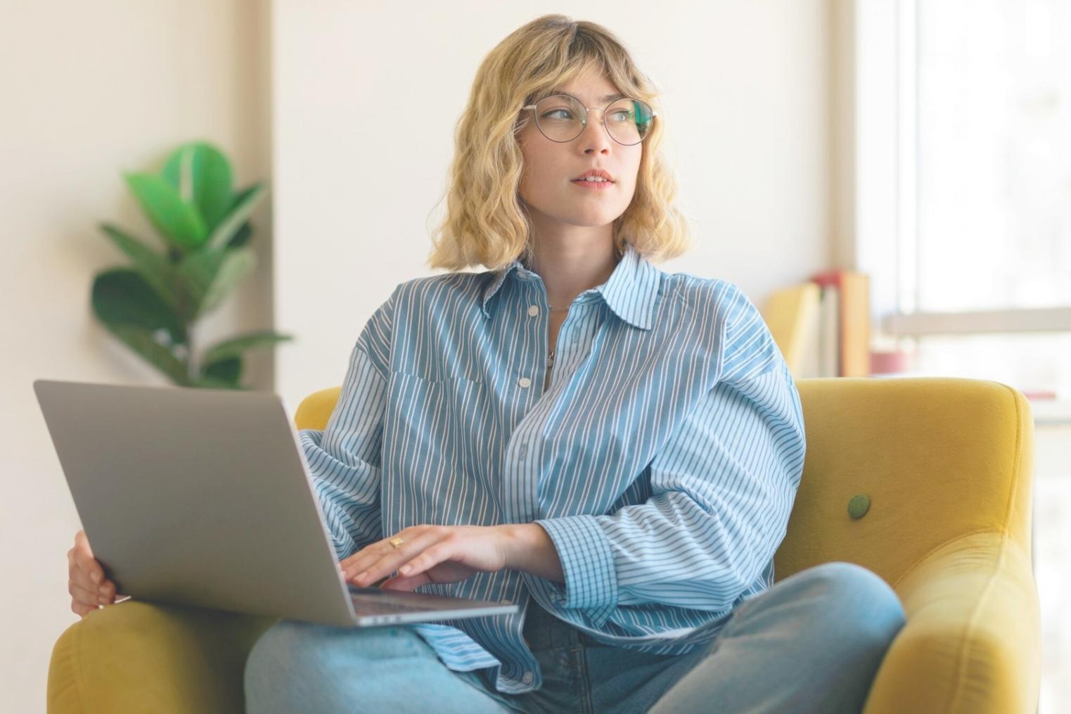 Moderne Finanzplanung und Beratung in ansprechender Arbeitsumgebung